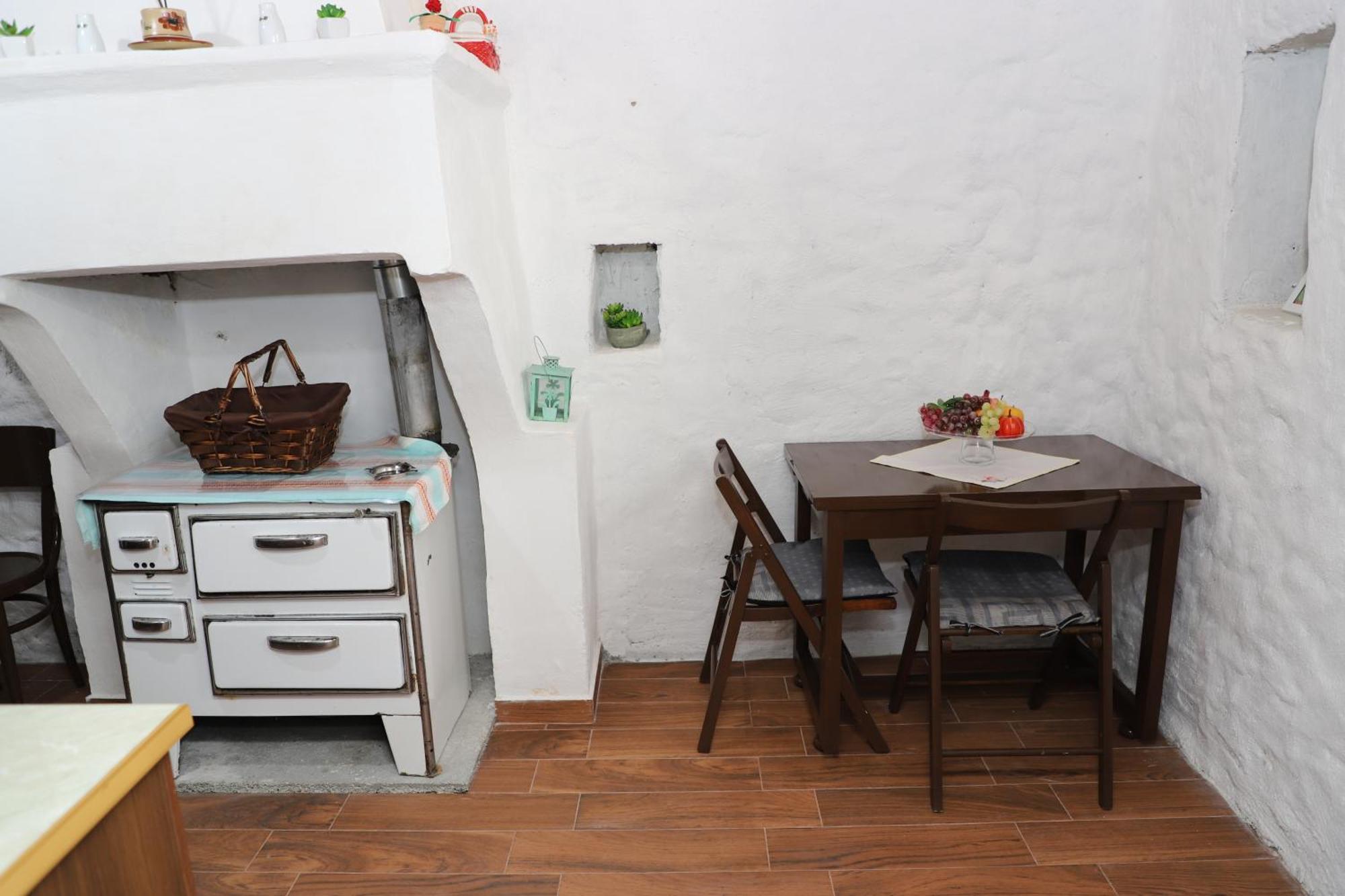 Maro'S Guesthouse Берат Экстерьер фото